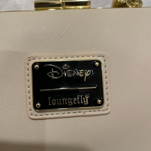 SOLD - Rare Loungefly Evil Queen Poison Apple Clasp Crossbody Purse - Picture 3 of 7